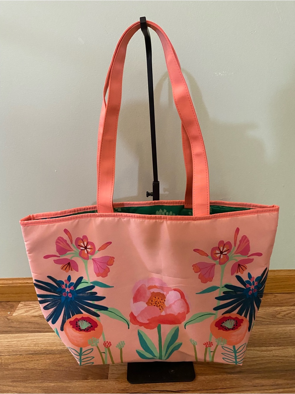 Clinique Pink Floral Tote with Green Floral Cosmetic Pouch NWT - Picture 8 of 13